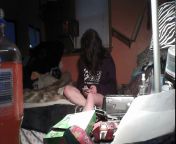 Перед видеокамерой молодые на кровати ебутся